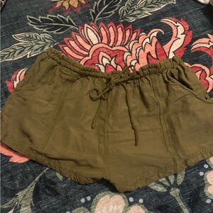 3/$25 🍃 Free People Olive Green Boho Shorts Size S